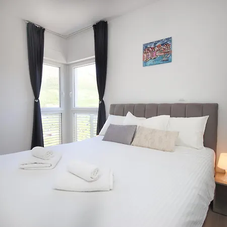 Bogoje - Two Bedroom With Private Parking Daire