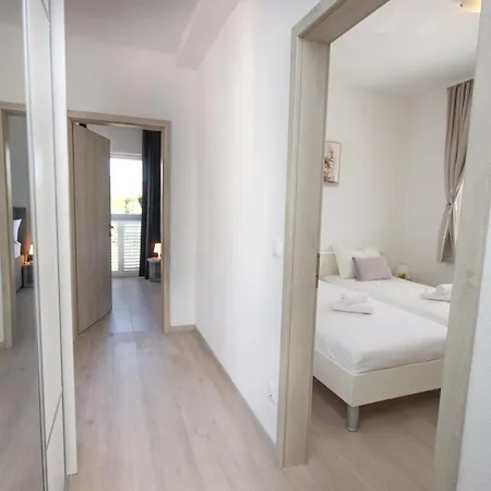 Bogoje - Two Bedroom With Private Parking Daire Cavtat