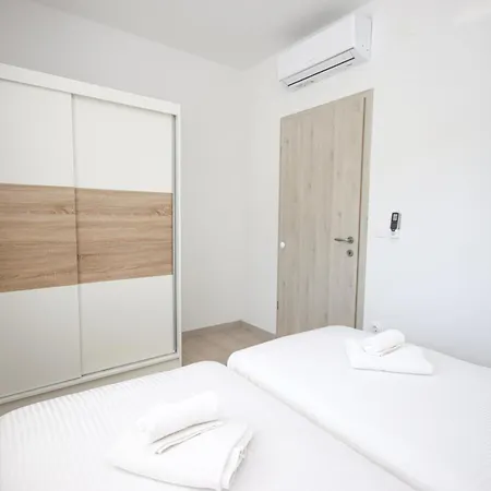 Bogoje - Two Bedroom With Private Parking
