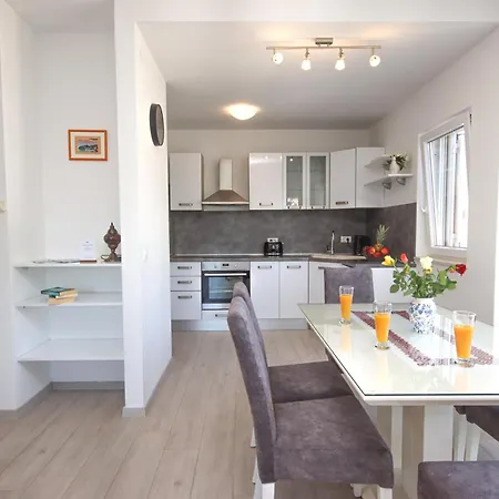 Bogoje - Two Bedroom With Private Parking Daire *
