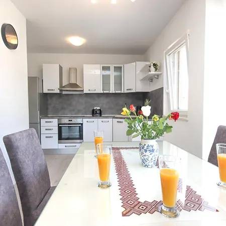 Daire Bogoje - Two Bedroom With Private Parking *