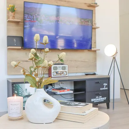 Daire Bogoje - Two Bedroom With Private Parking