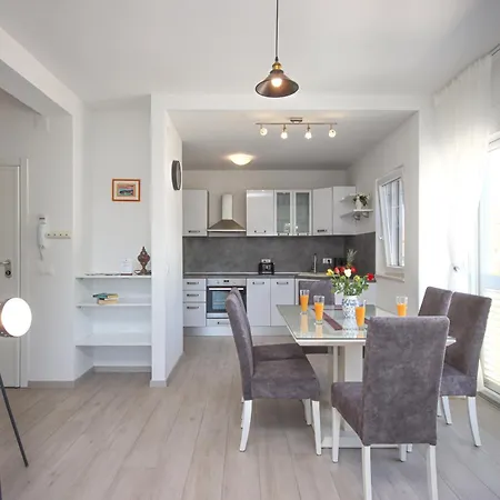 Bogoje - Two Bedroom With Private Parking
