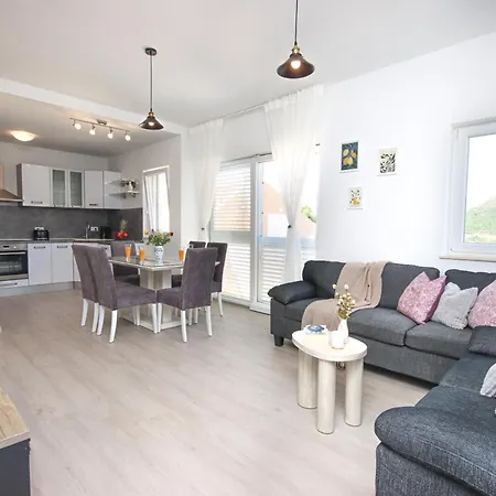 Bogoje - Two Bedroom With Private Parking Lejlighed *