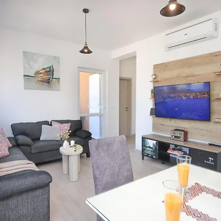 Daire Bogoje - Two Bedroom With Private Parking