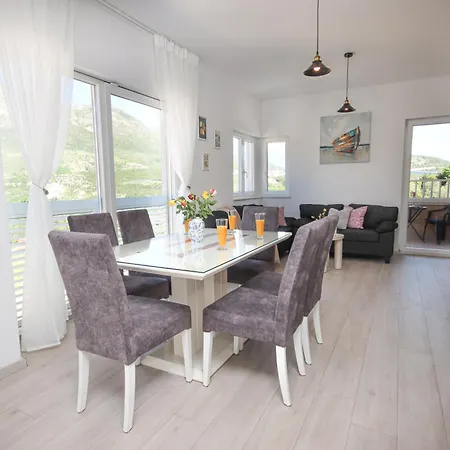 Bogoje - Two Bedroom With Private Parking