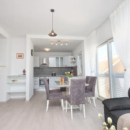Bogoje - Two Bedroom With Private Parking Daire Cavtat