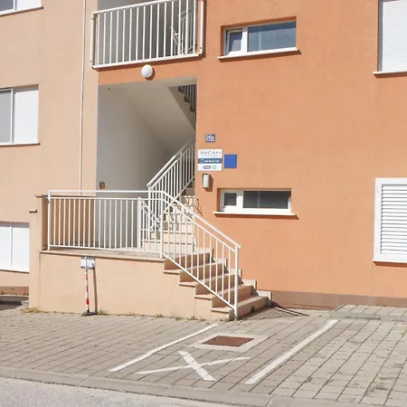 Bogoje - Two Bedroom With Private Parking Daire *